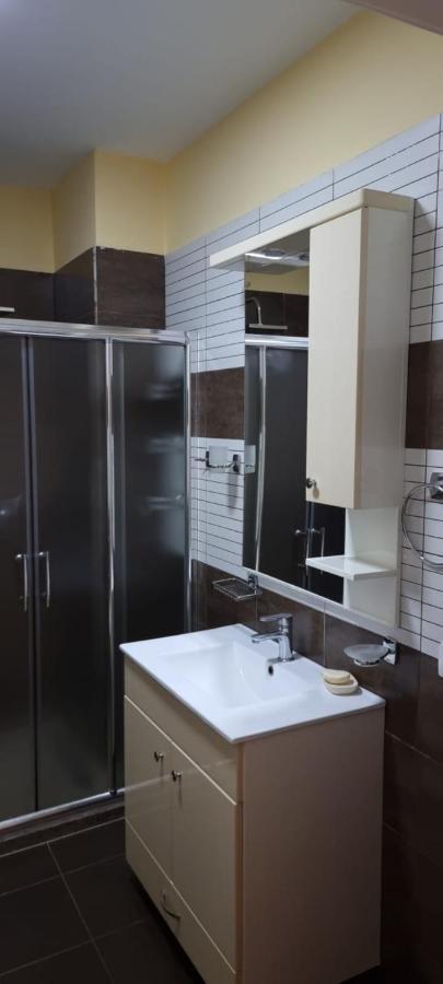 New & Great Located Near Center Appartamento